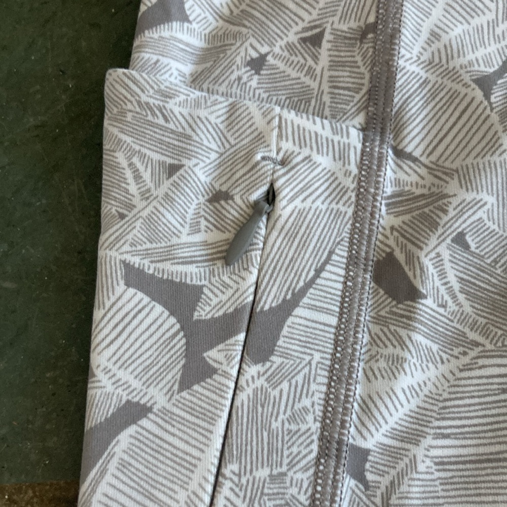 Athleta Colorblock Leaf Pattern Capris - image 5